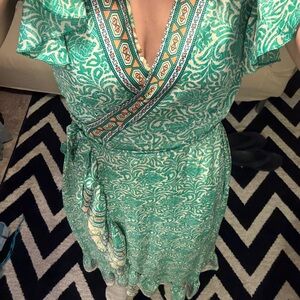 Elegant Green Paisley Wrap Midi Dress